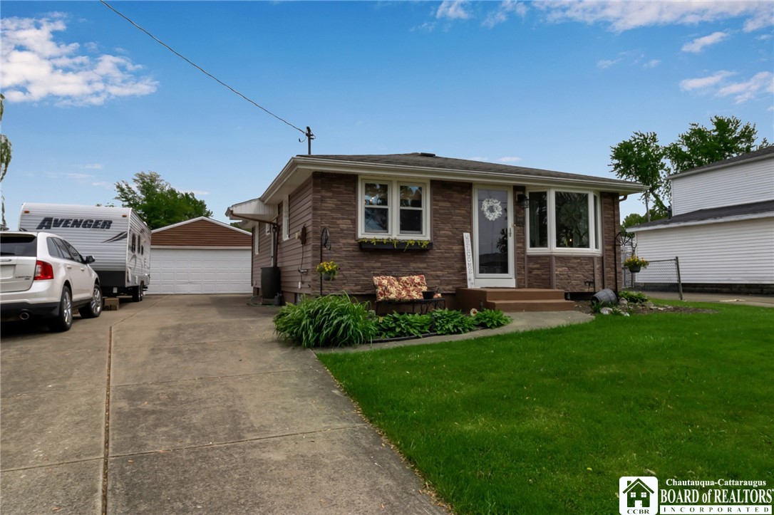 4195 Robin Lane, Hamburg, New York image 1