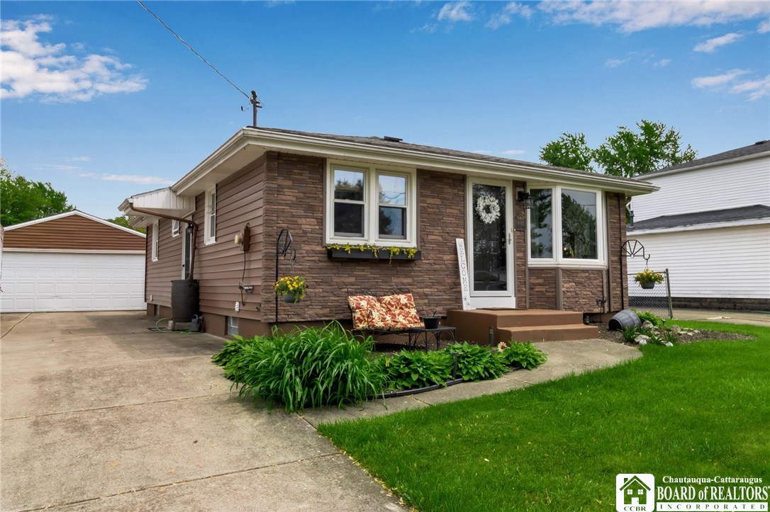 4195 Robin Lane, Hamburg, New York image 2
