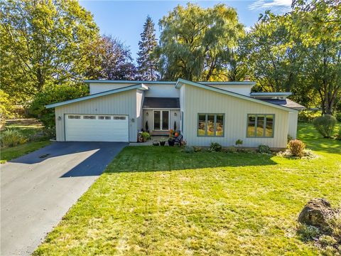 Photo of 138 Timberline Drive, Penfield, NY 14526 (MLS # R1646265)