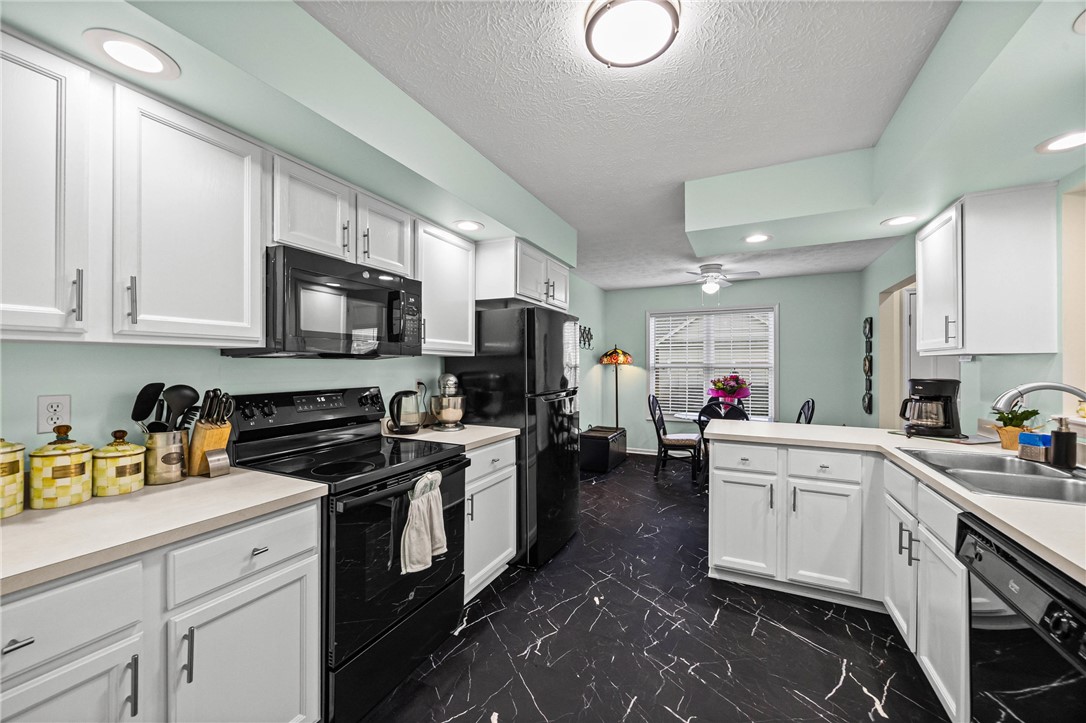 202 Twin Pines Ct Court