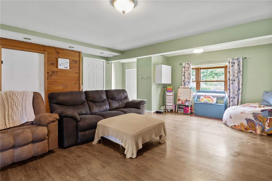 Search Properties 4 174 frontenac heights