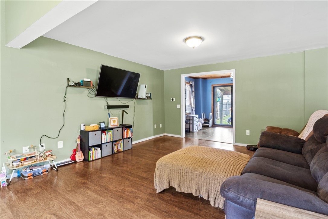 Search Properties 3 174 frontenac heights