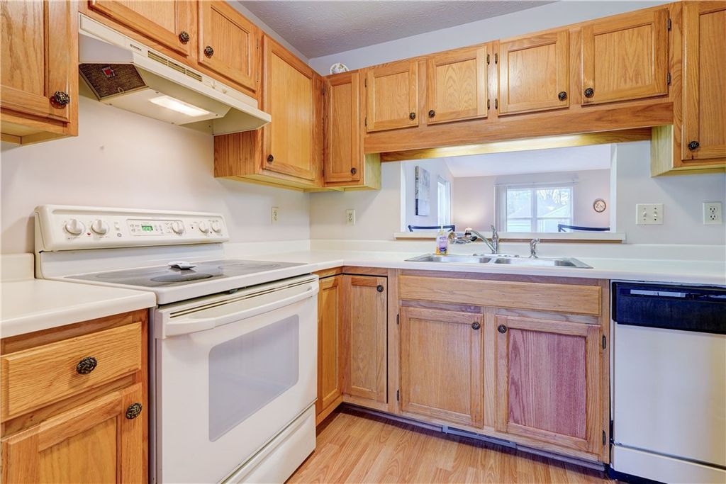 Photo of 155 Vin Gate Drive, Greece, NY 14616 (MLS # R1666086)