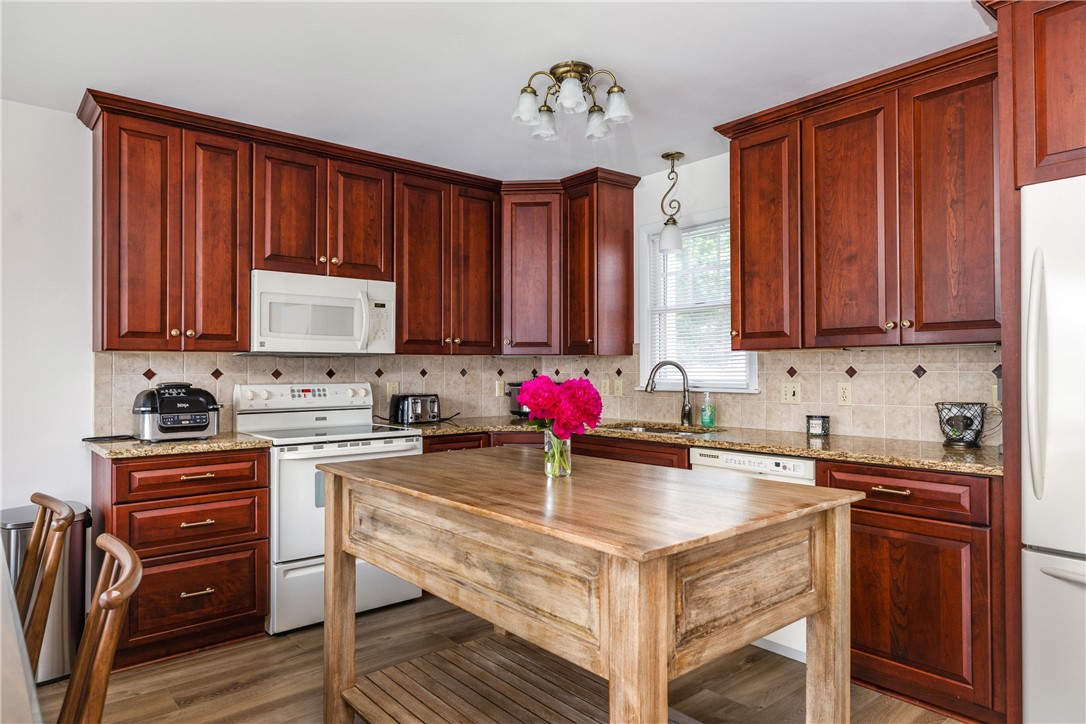 39 Sunnyside Drive, Elmira, New York image 12