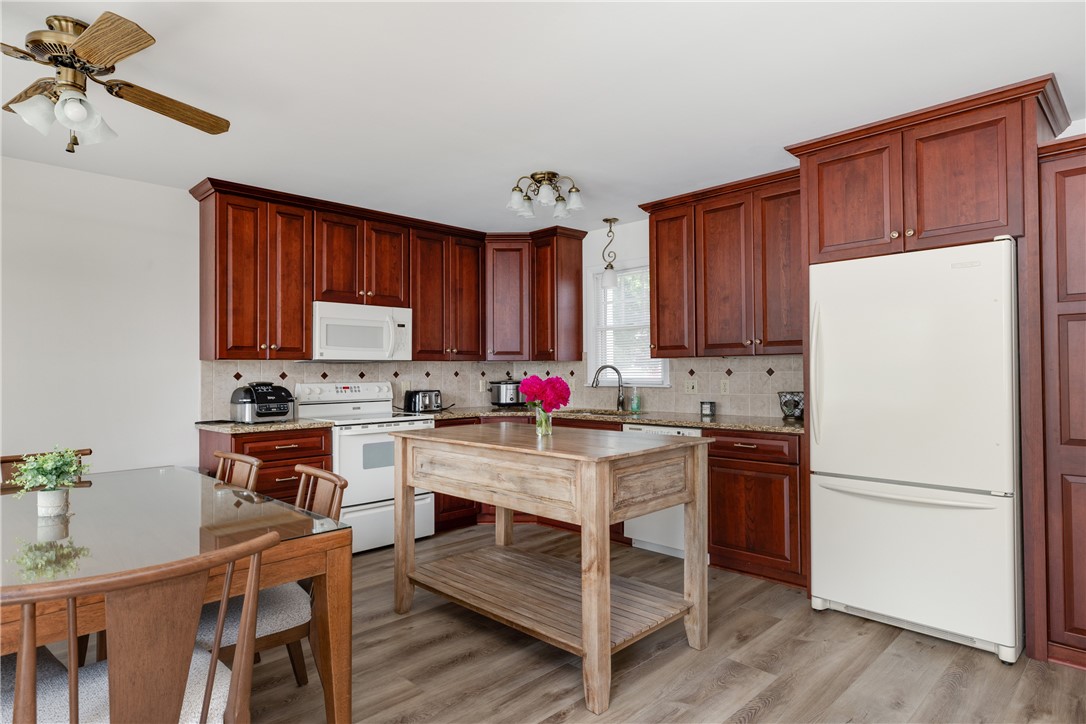 39 Sunnyside Drive, Elmira, New York image 13