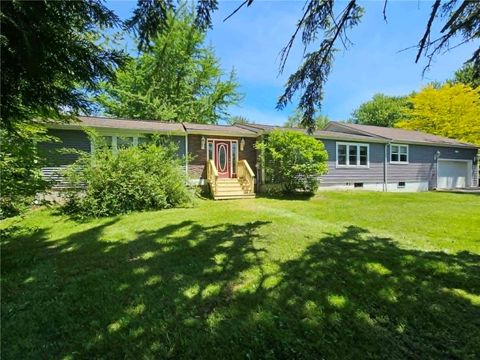 Homes For Sale - 7437 Quarry Road<br/> Wayne County, Sodus, NY 14551