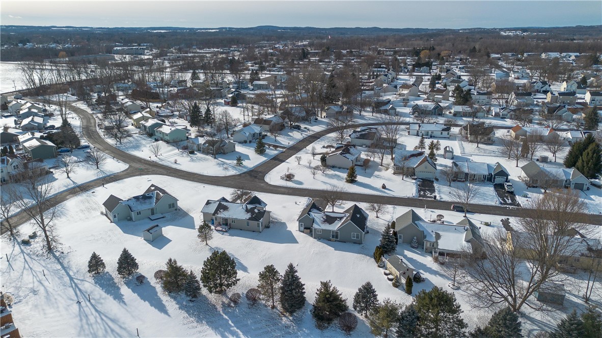 1249 Glen Carlyn Drive, Farmington, New York image 8