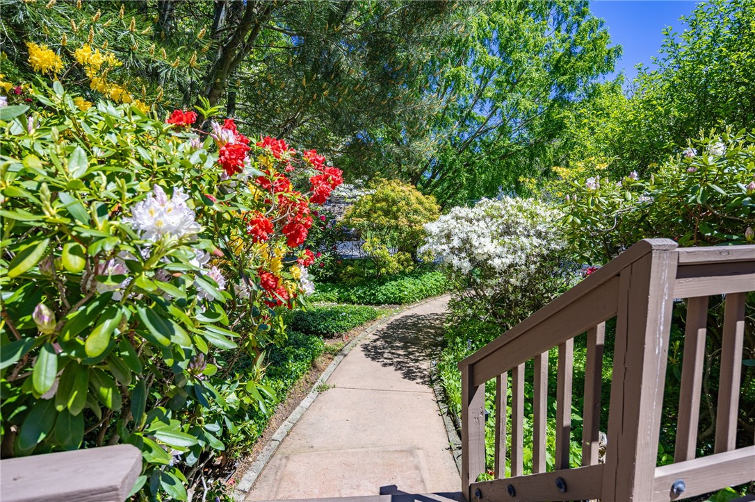 82 Hotchkiss Cir