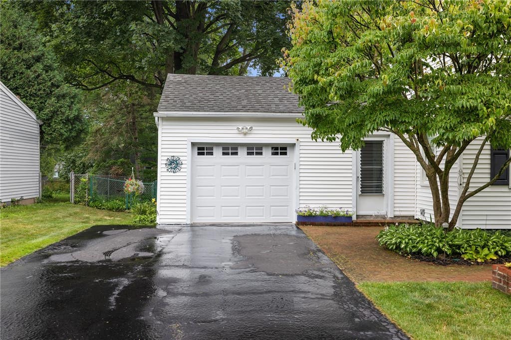 Photo of 16 Oakcrest Drive, Irondequoit, NY 14617 (MLS # R1709894)