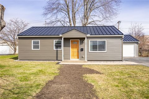 Homes For Sale - 17 Beechcraft Dr Dr<br/> Monroe County, Gates, NY 14606