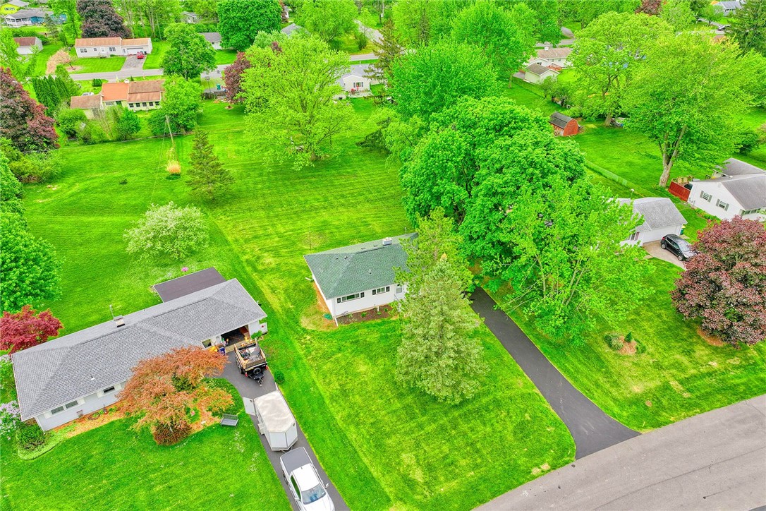 77 Greenbrier Lane, Henrietta, New York image 3