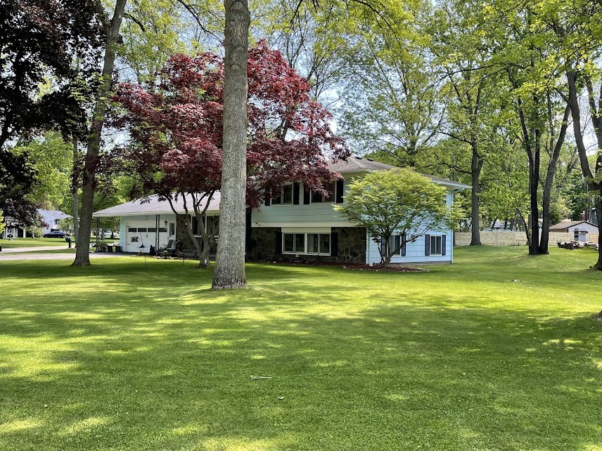 15 Bright Oaks Drive