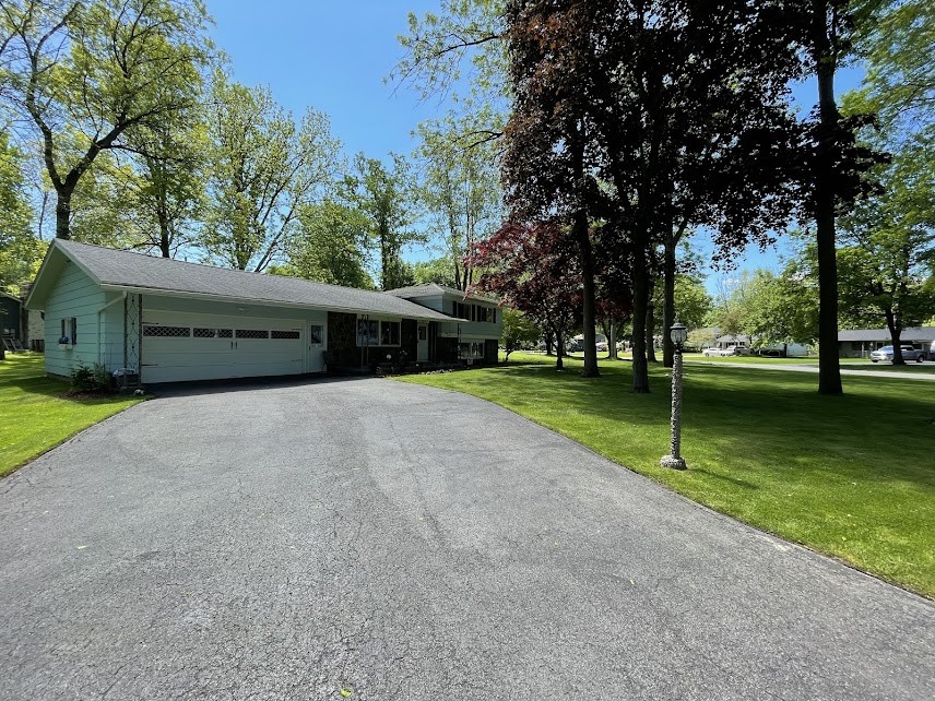 15 Bright Oaks Drive