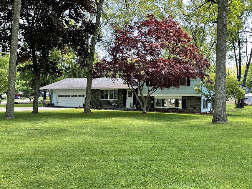 15 Bright Oaks Drive
