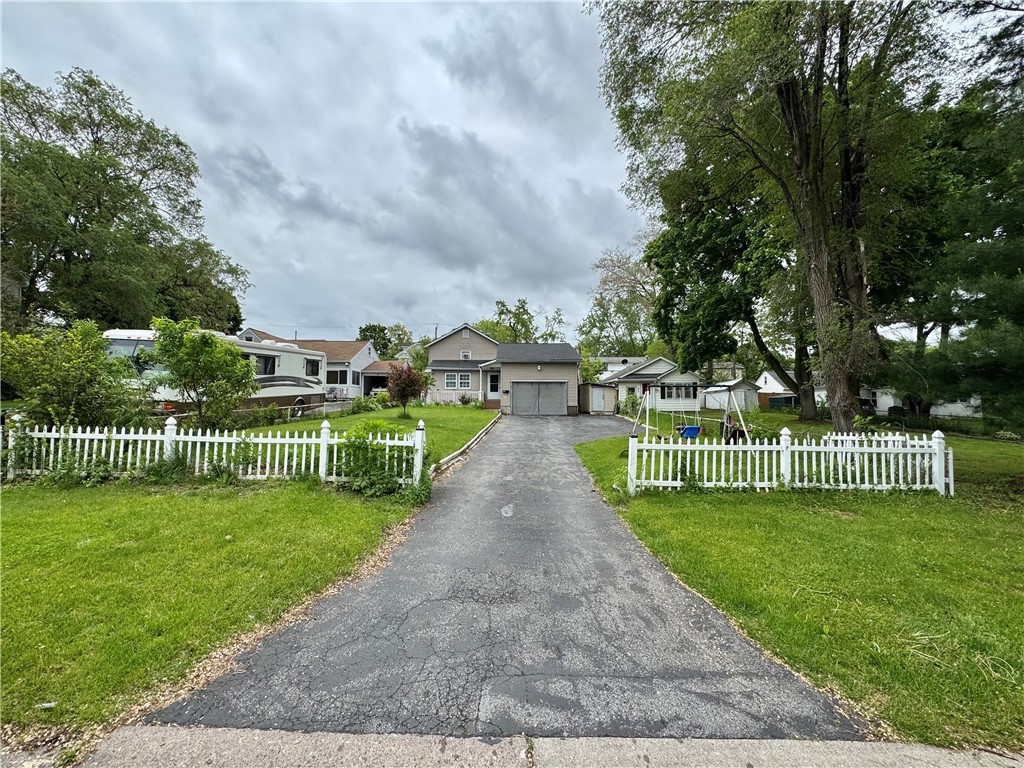 77 Mosley Road, Greece, New York image 1