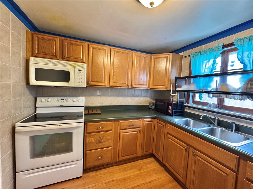 77 Mosley Road, Greece, New York image 9