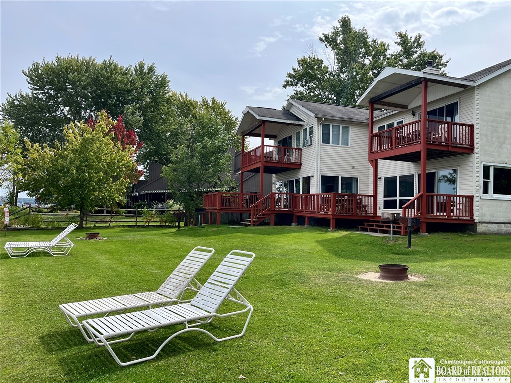 4438 W Lake Road