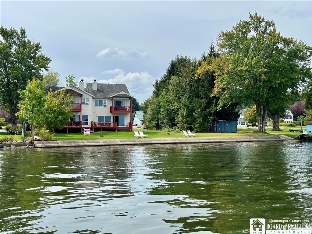 4438 W Lake Road