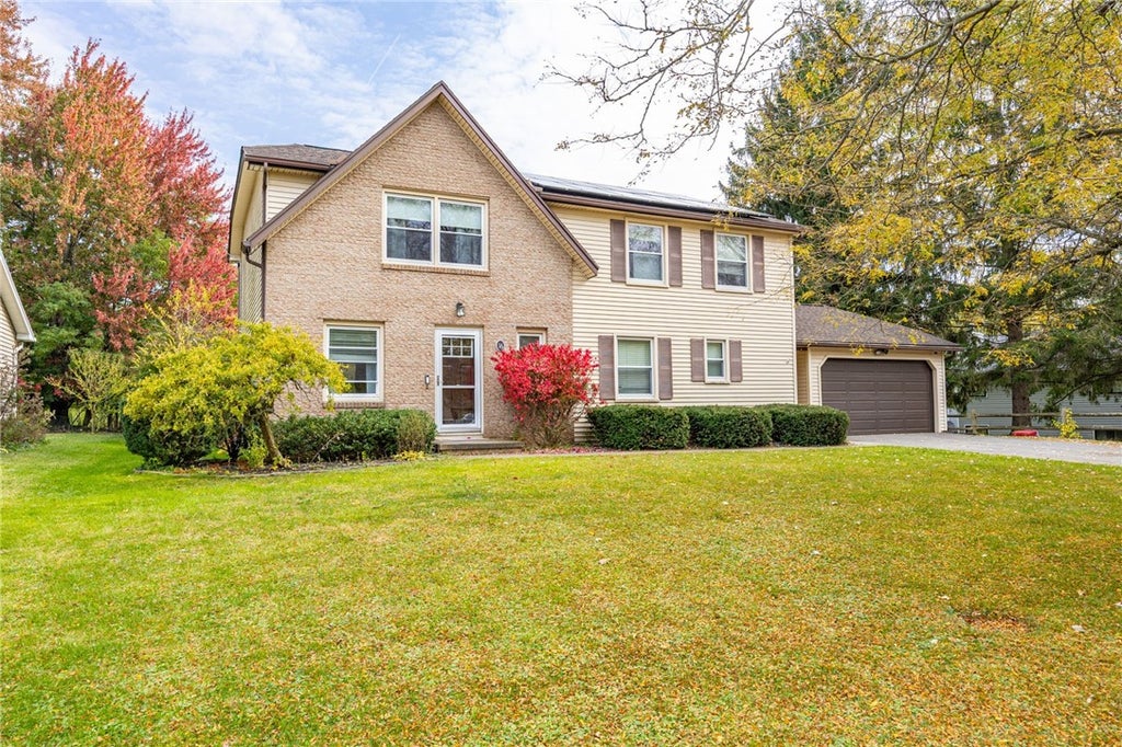 Photo of 16 Sanders Farm Dr Dr, Penfield, NY 14526 (MLS # R1725480)