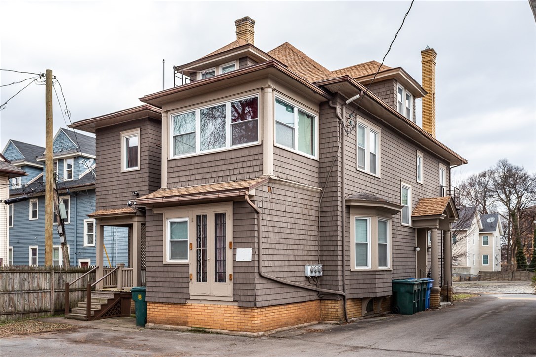 395 University Avenue