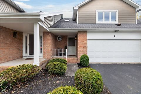 Townhouse For Sale - 21 Waterford Circle<br/> Monroe County, Henrietta, NY 14618