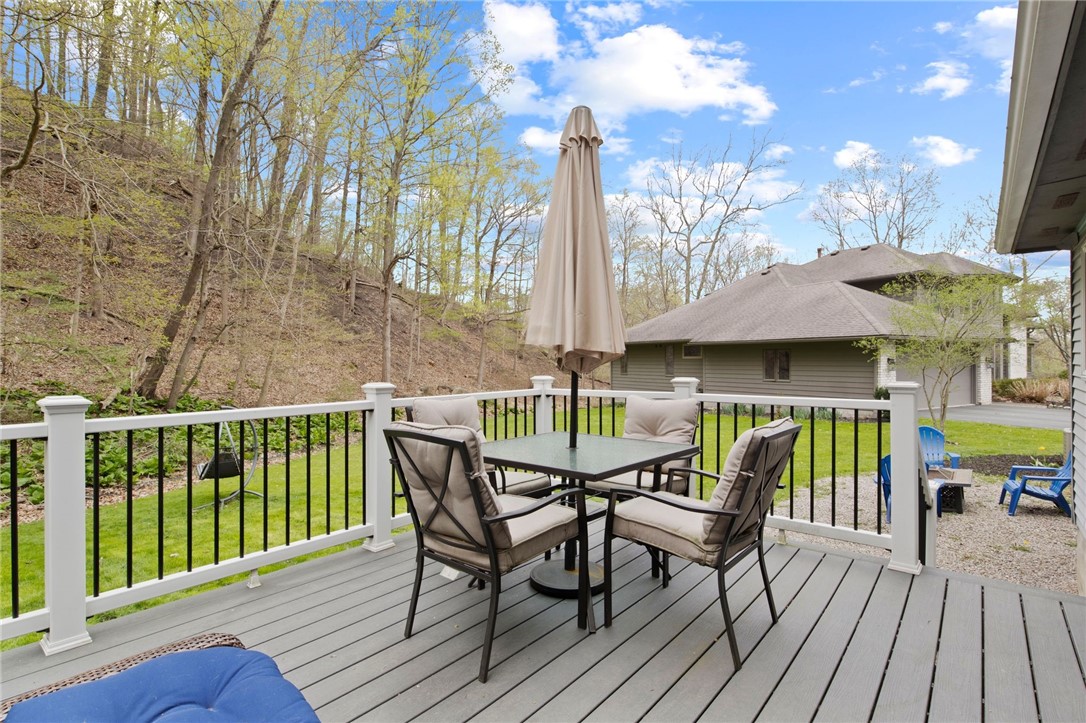 9 Falls View Lane, Penfield, New York image 38