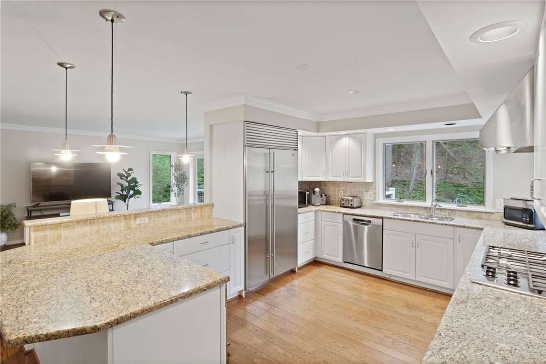 9 Falls View Lane, Penfield, New York image 16