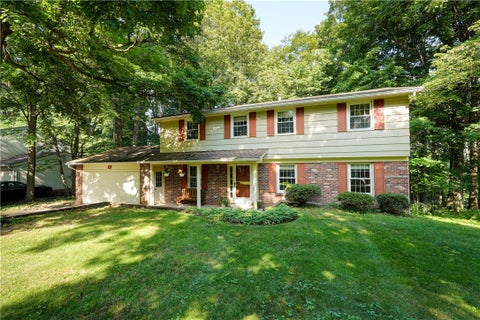 Homes For Sale - 20 Chesham Way Way<br/> Perinton, NY 14450