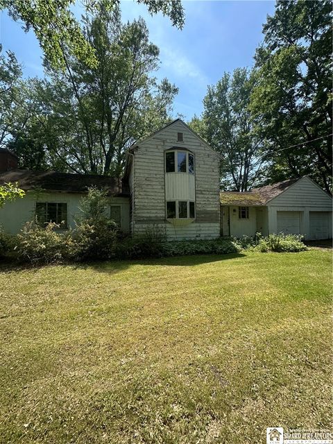 Homes For Sale - 3331 S Creek Road<br/> Hamburg, NY 14075