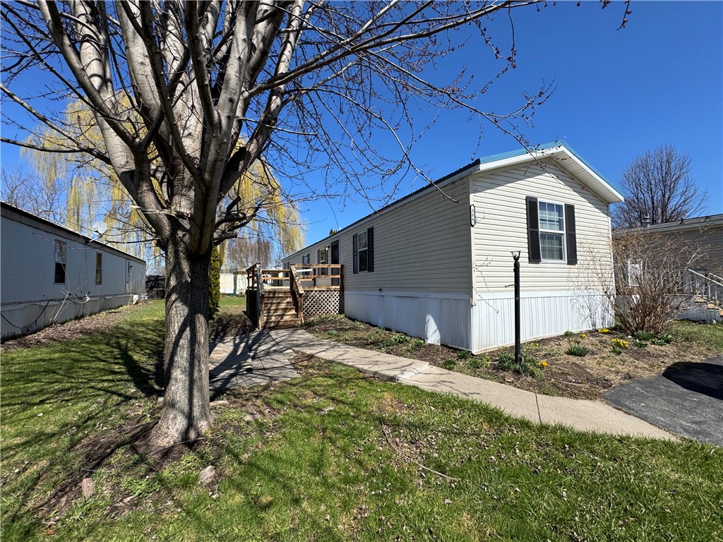 306 Sandy Brook Drive, Hamlin, New York image 2