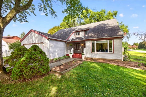 Photo of 4 Live Oak Court, Penfield, NY 14526 (MLS # R1716537)