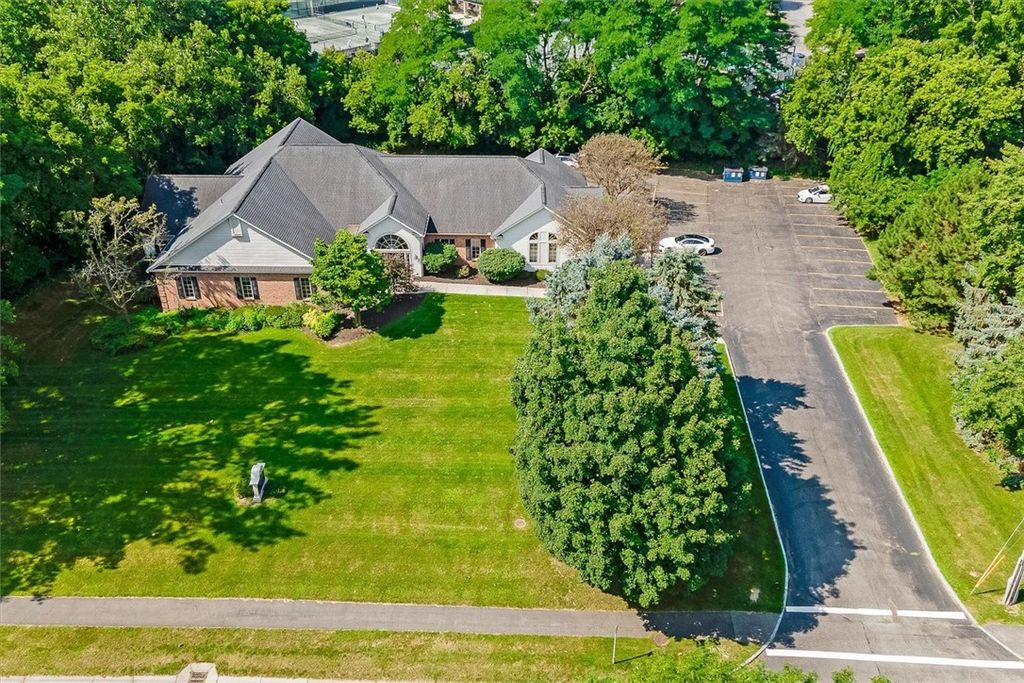 Photo of 55 Sullys Trail #C, Pittsford, NY 14534 (MLS # R1554731)