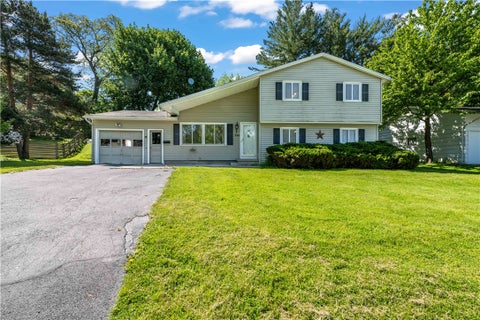 Homes For Sale - 250 Lake Shore Boulevard Extension<br/> Irondequoit, NY 14617