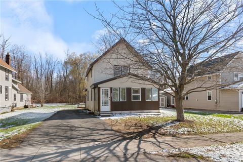 Homes For Sale - 4024 Ridgeway Street<br/> Williamson, NY 14589