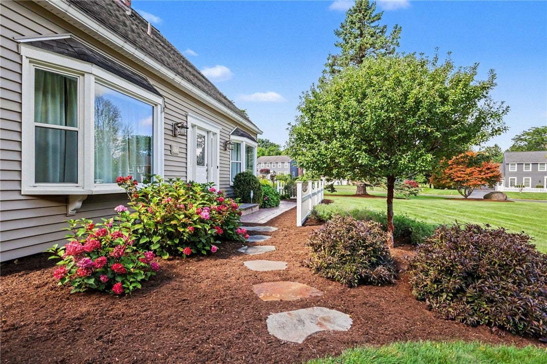 30 Stonington Dr