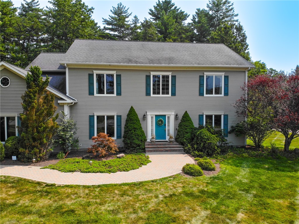 16 Woodland Way