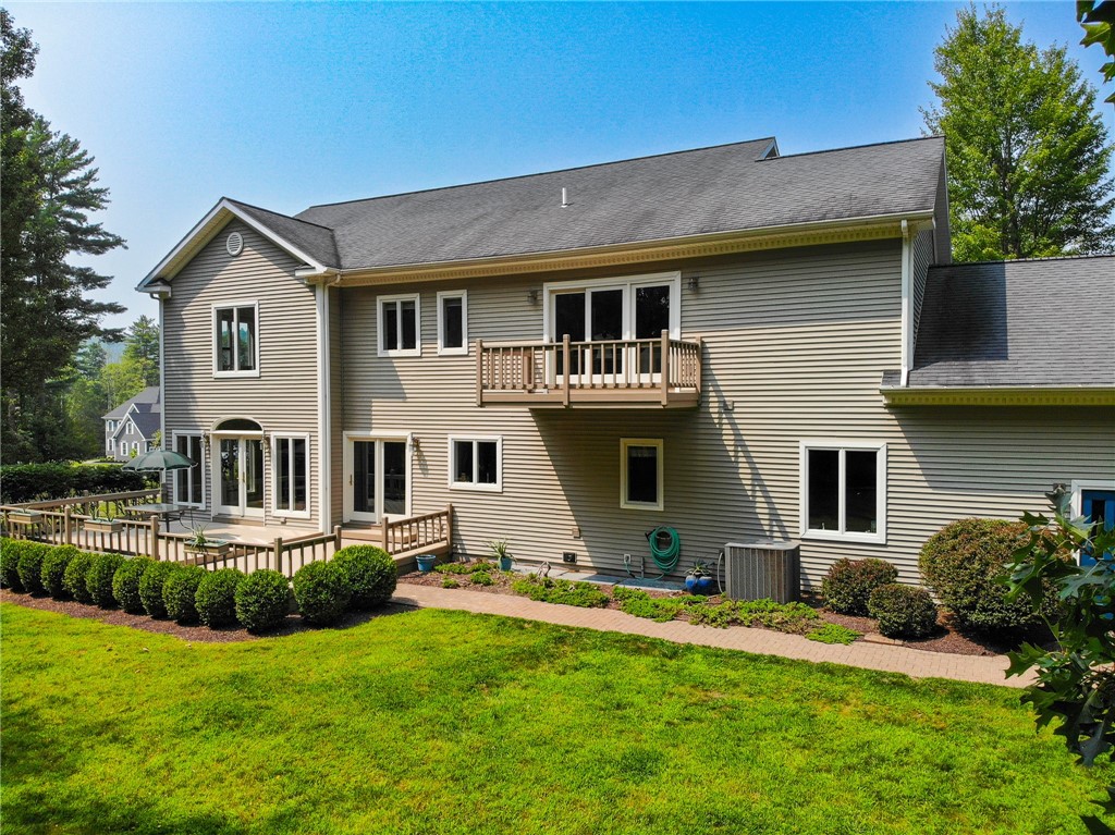 16 Woodland Way