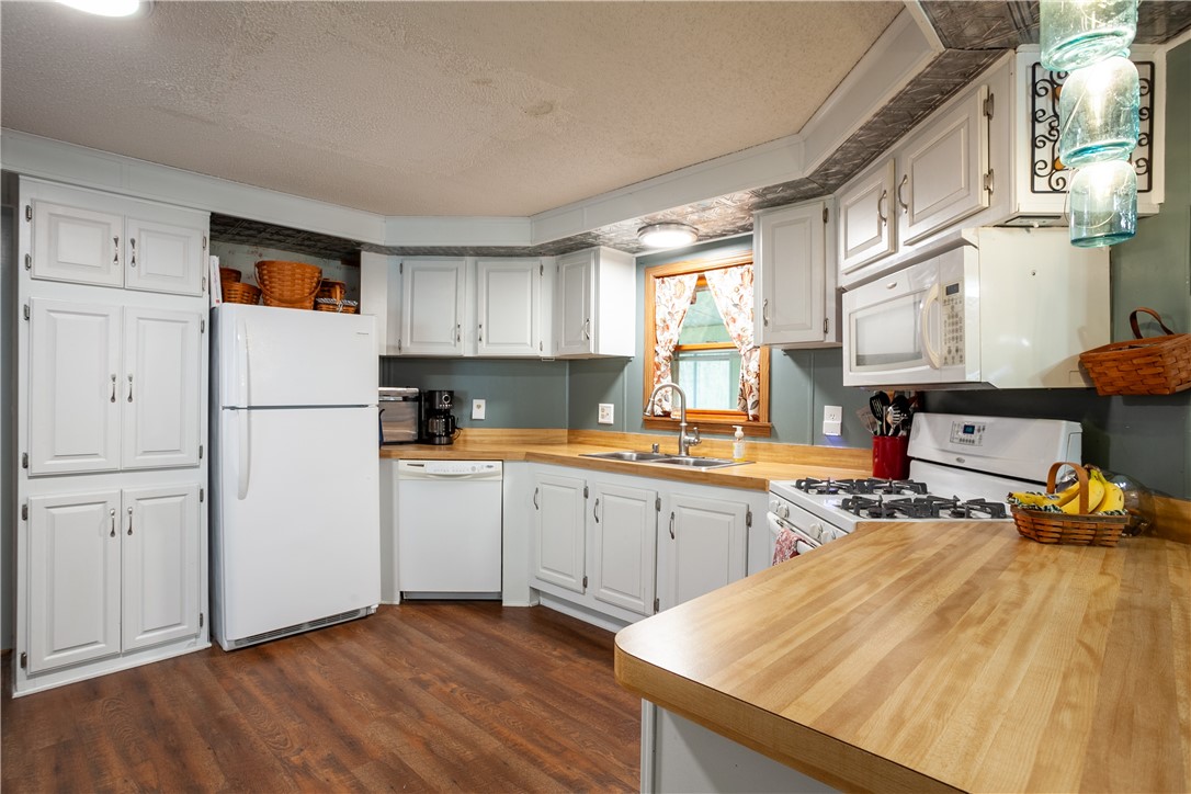 47 Hidden Meadows Drive, Bergen, New York image 17