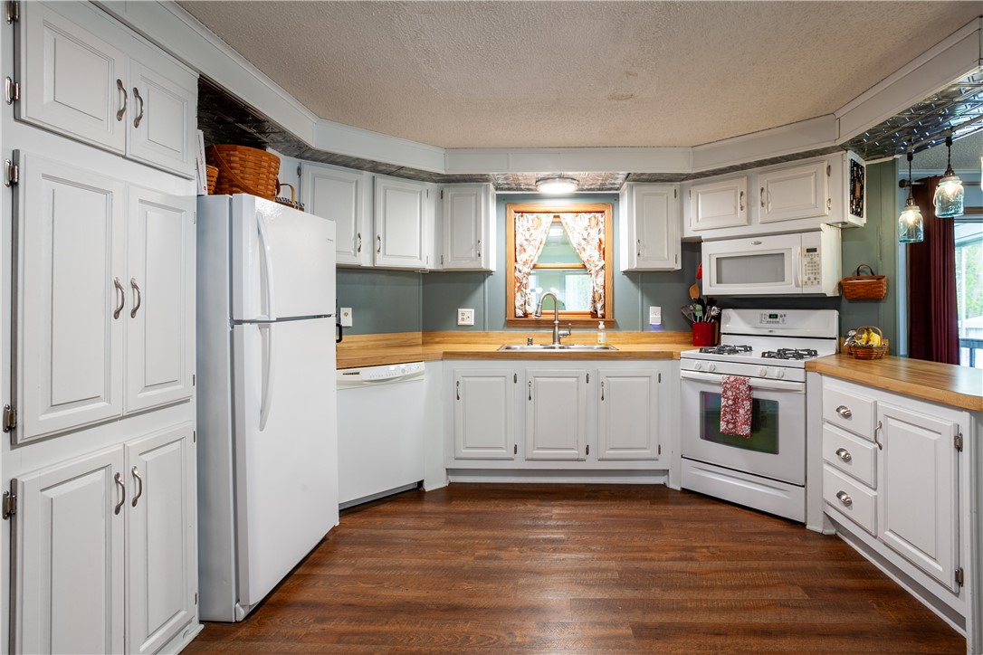 47 Hidden Meadows Drive, Bergen, New York image 16