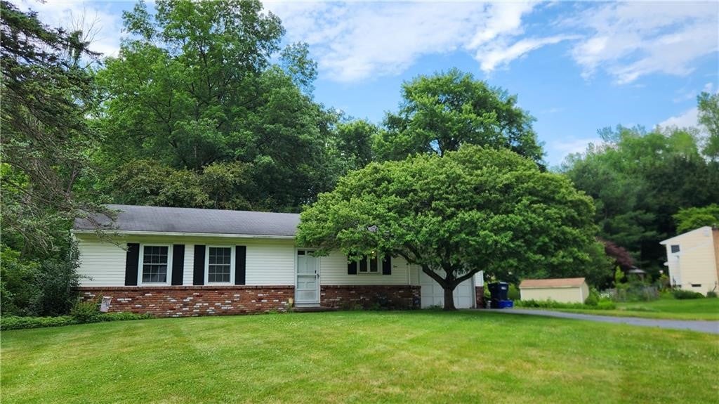Photo of 4 Brook Hollow Holw, Perinton, NY 14534 (MLS # R1714756)