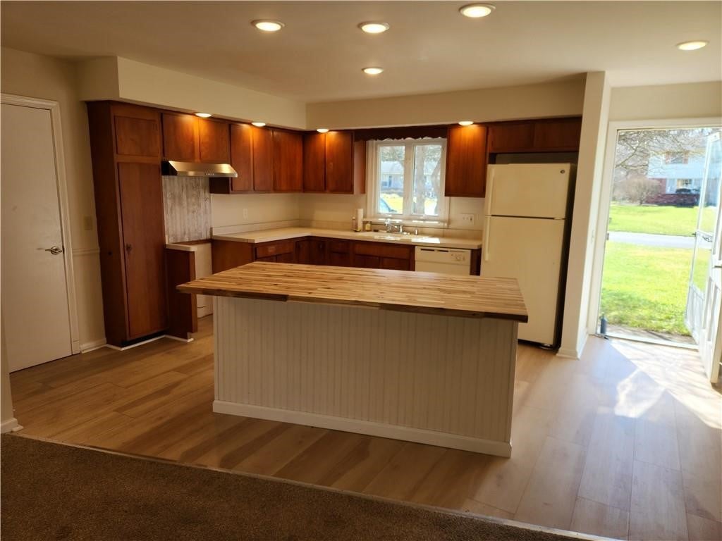 Photo of 4 Brook Hollow Holw, Perinton, NY 14534 (MLS # R1714756)