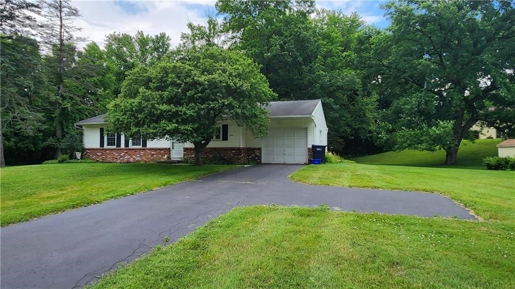Photo of 4 Brook Hollow Holw, Perinton, NY 14534 (MLS # R1714756)