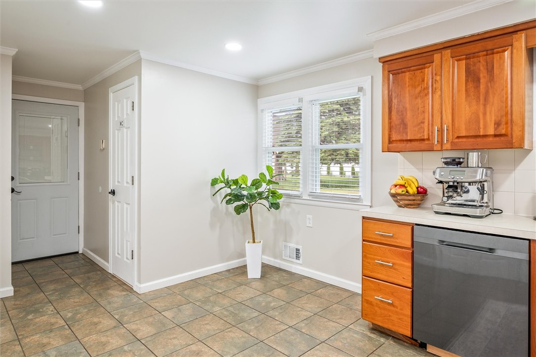 255 Arcadia Parkway, Greece, New York image 27