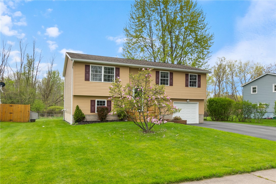 17 Courtright Lane, Gates, New York image 1