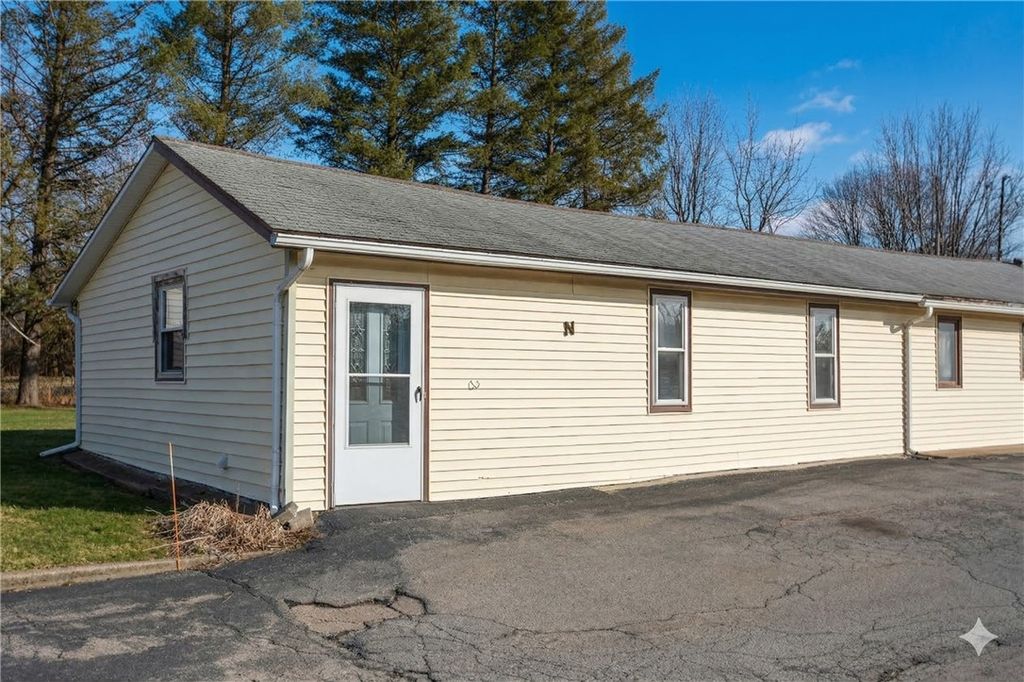 Photo of 4395 Nine Mile Point Rd - Unit N Road, Perinton, NY 14450 (MLS # R1667490)