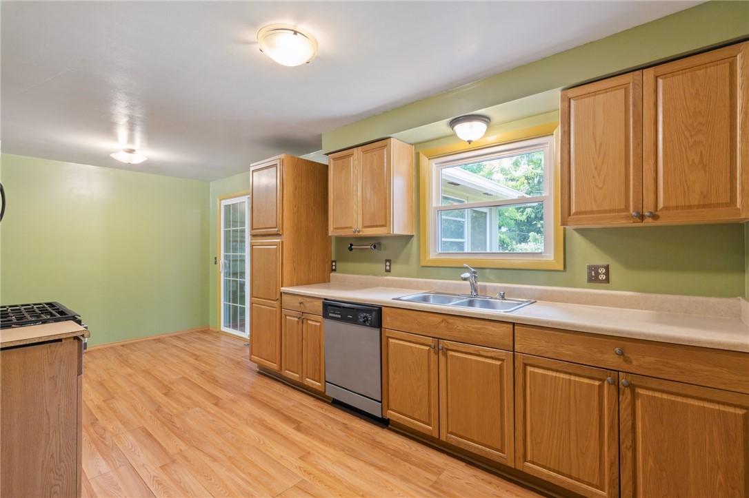 130 Quay Drive, Irondequoit, New York image 15