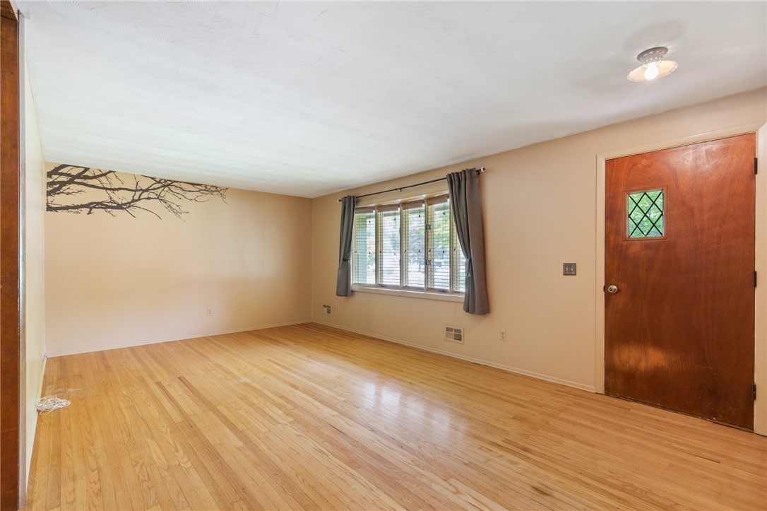 130 Quay Drive, Irondequoit, New York image 6