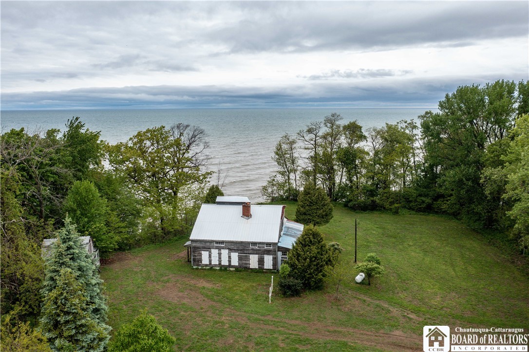 8227 Woodlawn Drive, Westfield, New York image 1