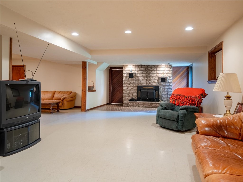 48 W Amy Lane, Greece, New York image 30