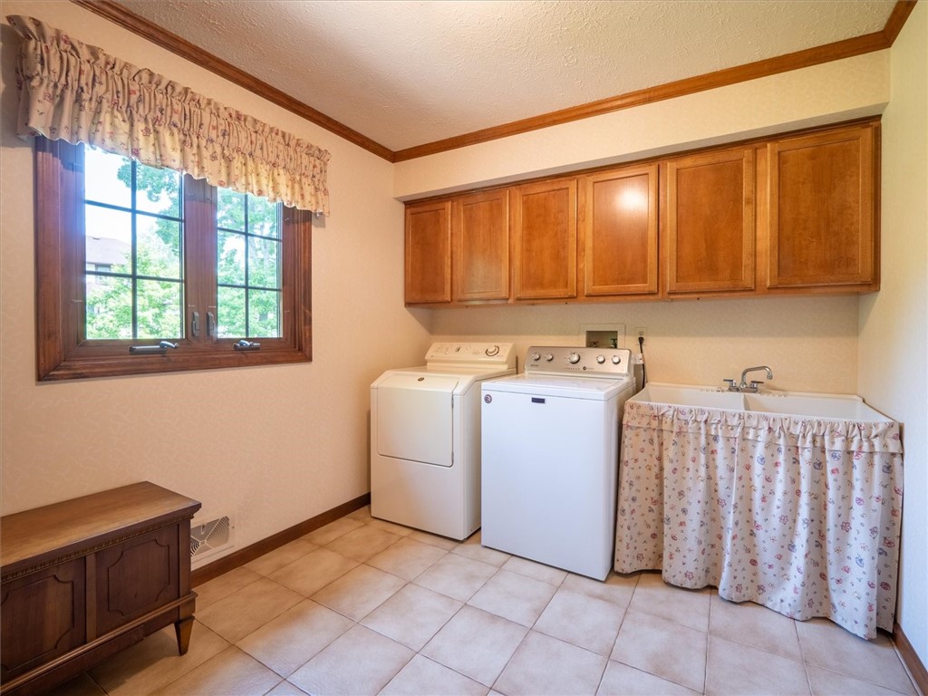 48 W Amy Lane, Greece, New York image 17